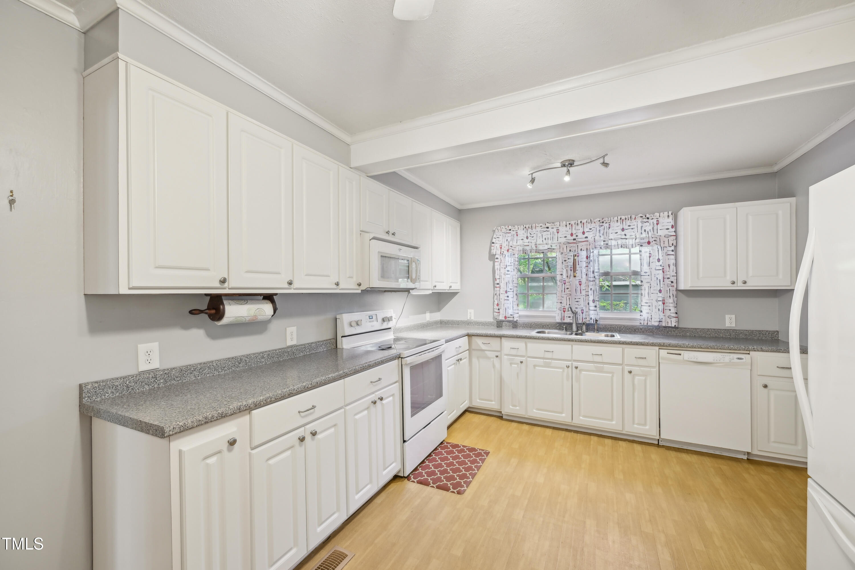 102 W Weatherspoon Street