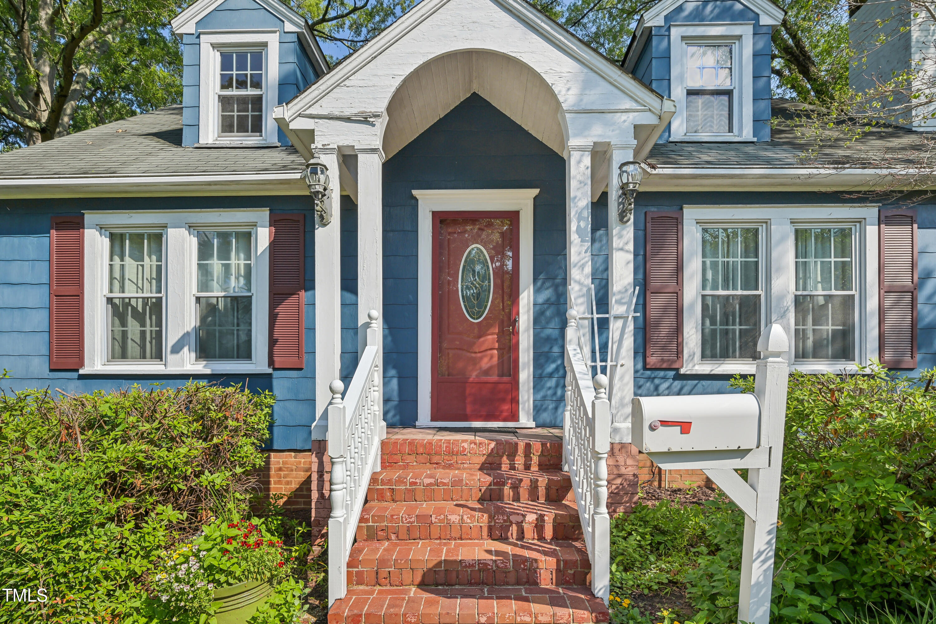102 W Weatherspoon Street