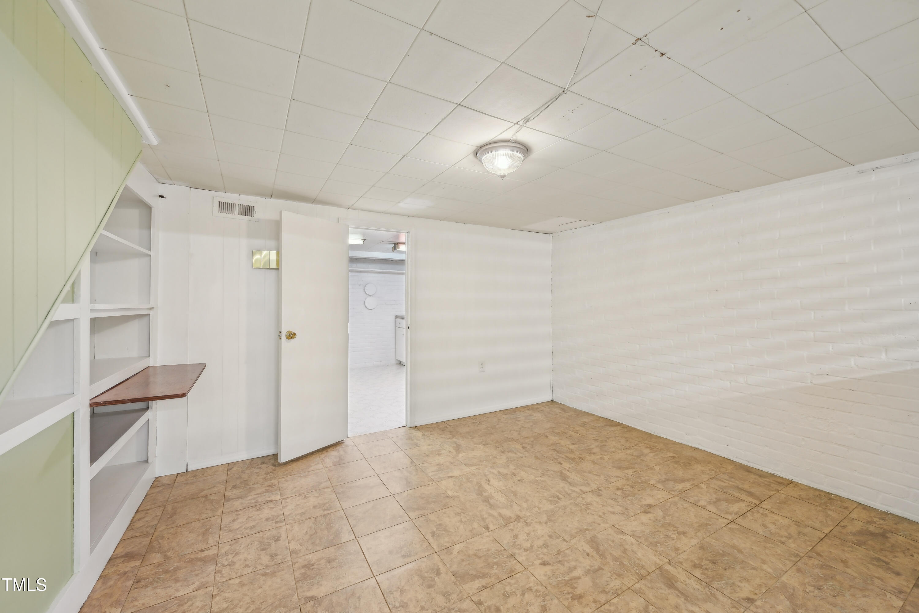 102 W Weatherspoon Street