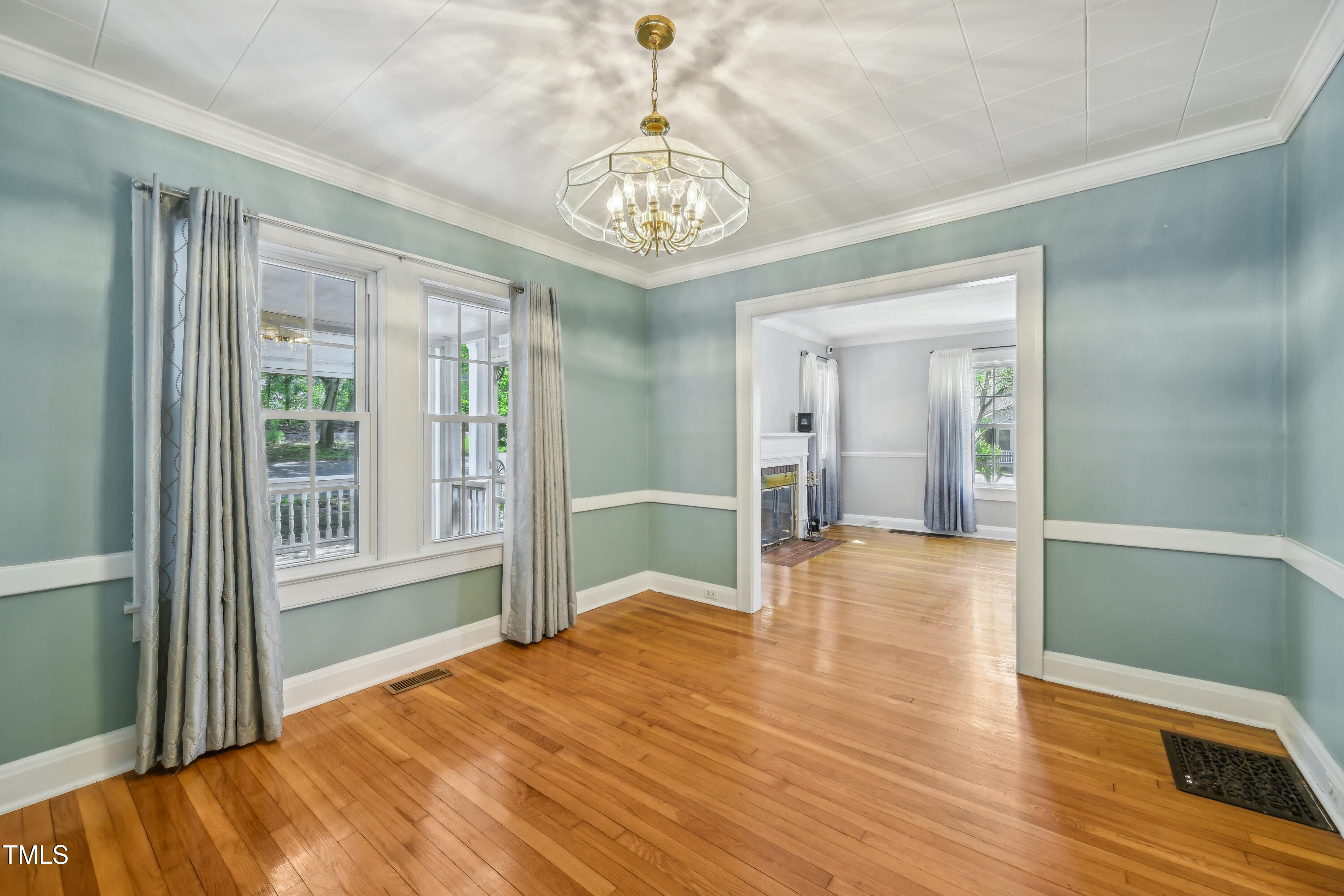 102 W Weatherspoon Street