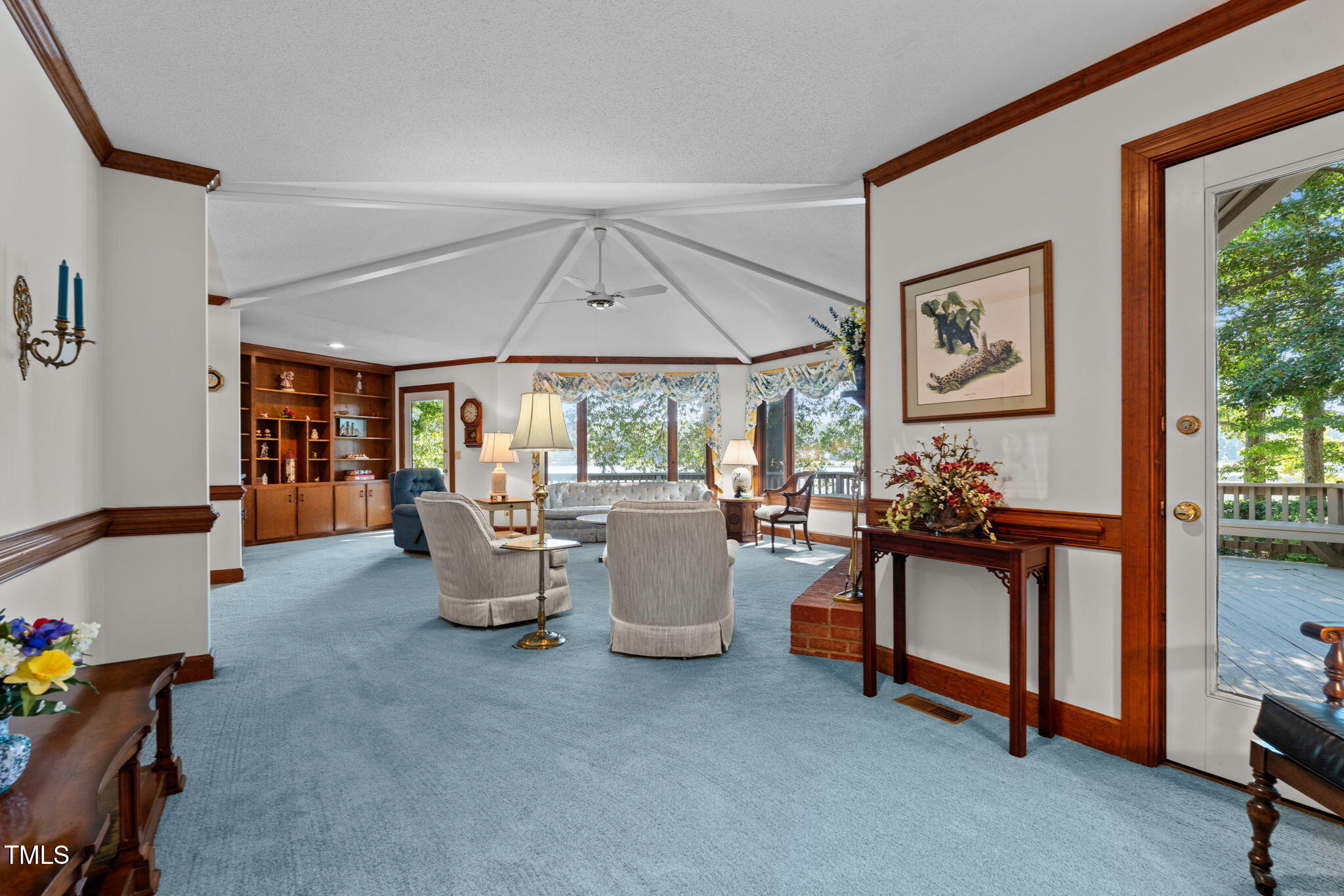 242 Lakeview Drive