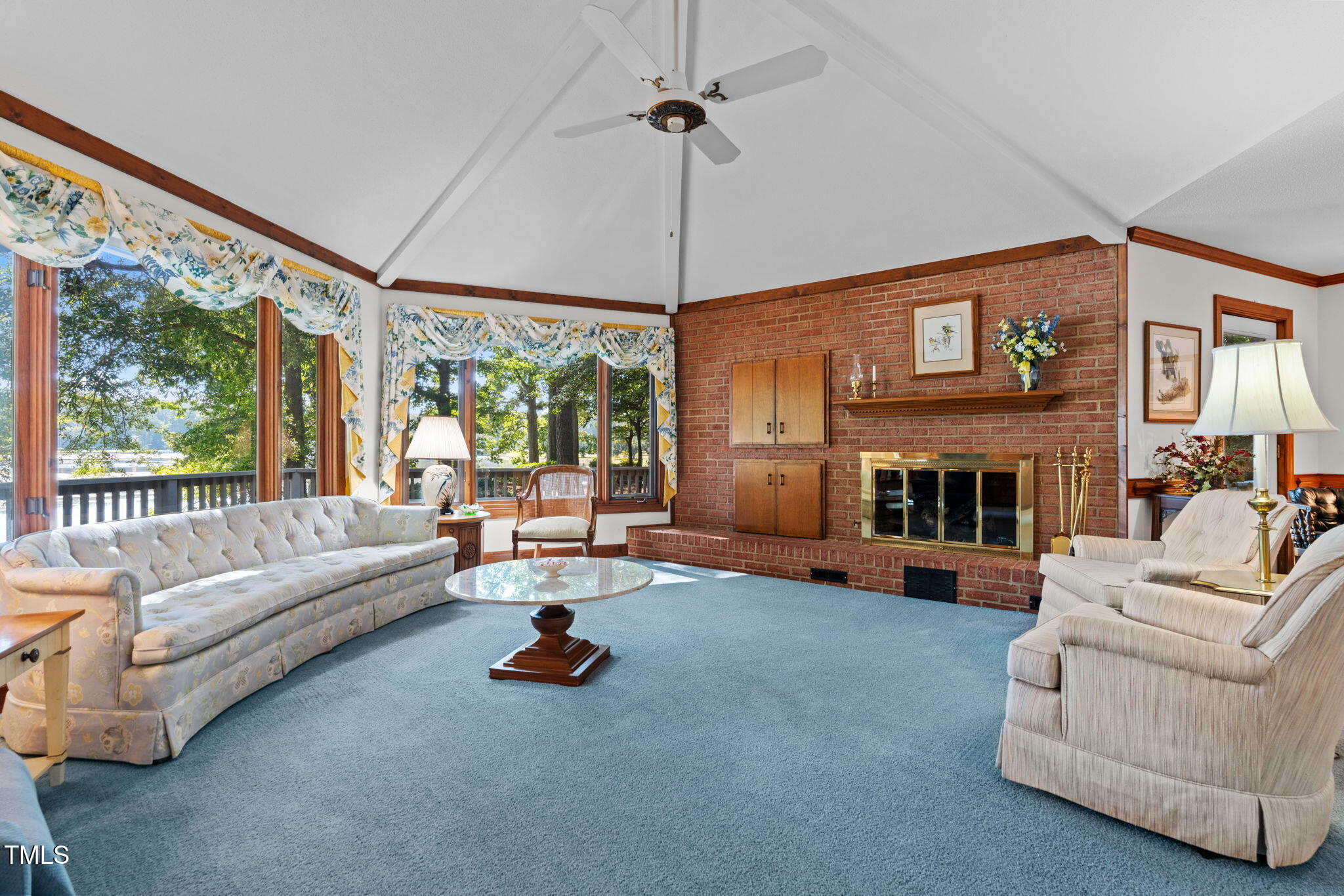 242 Lakeview Drive