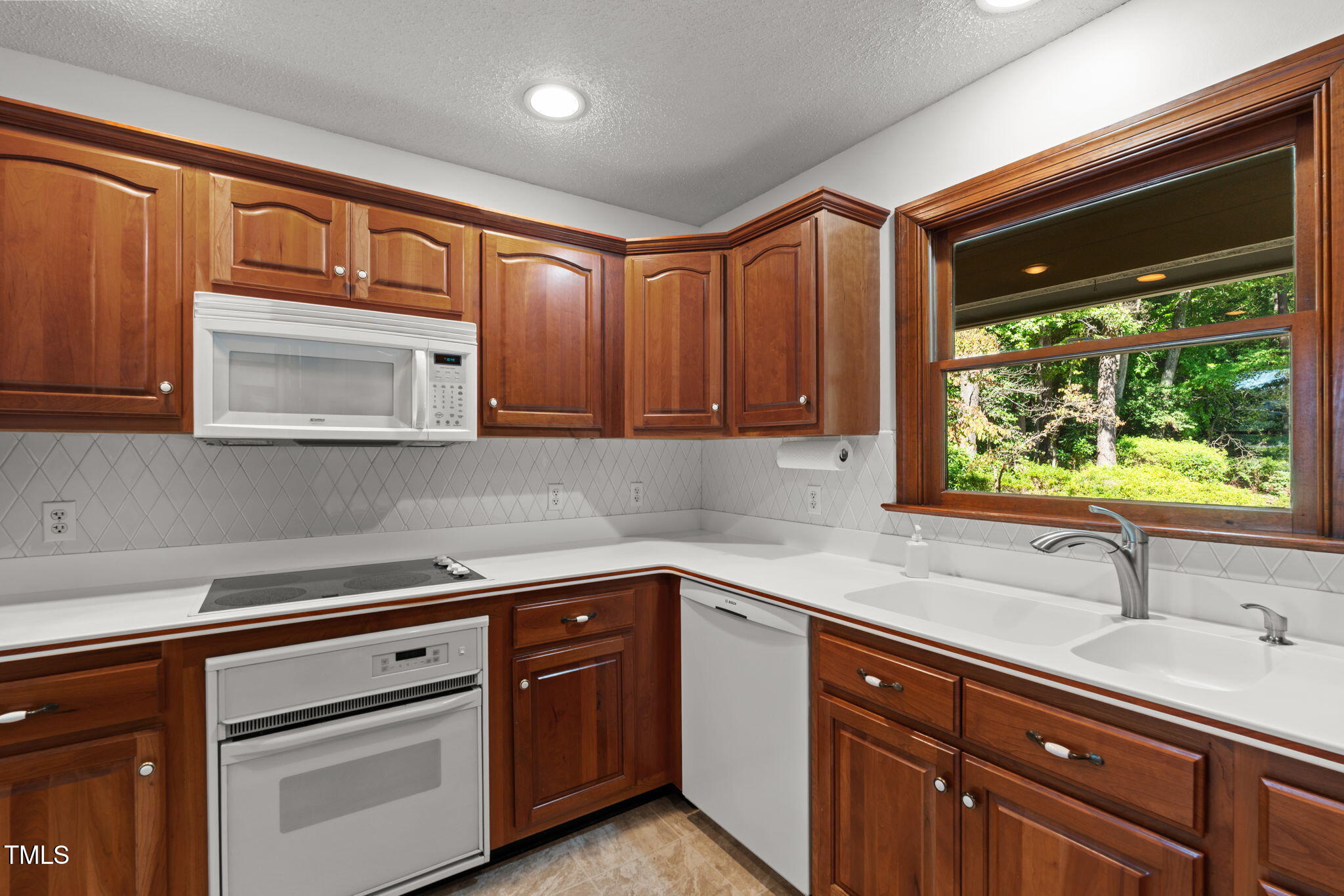 242 Lakeview Drive