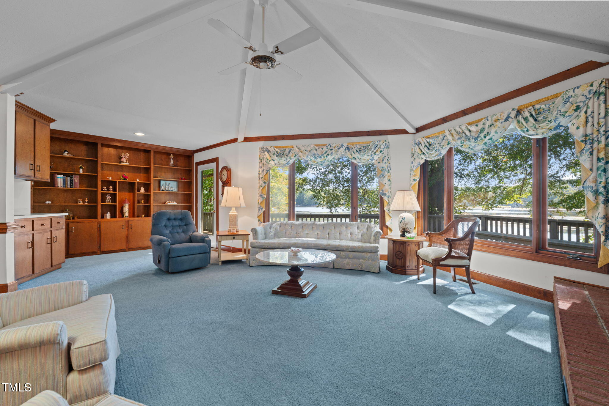 242 Lakeview Drive