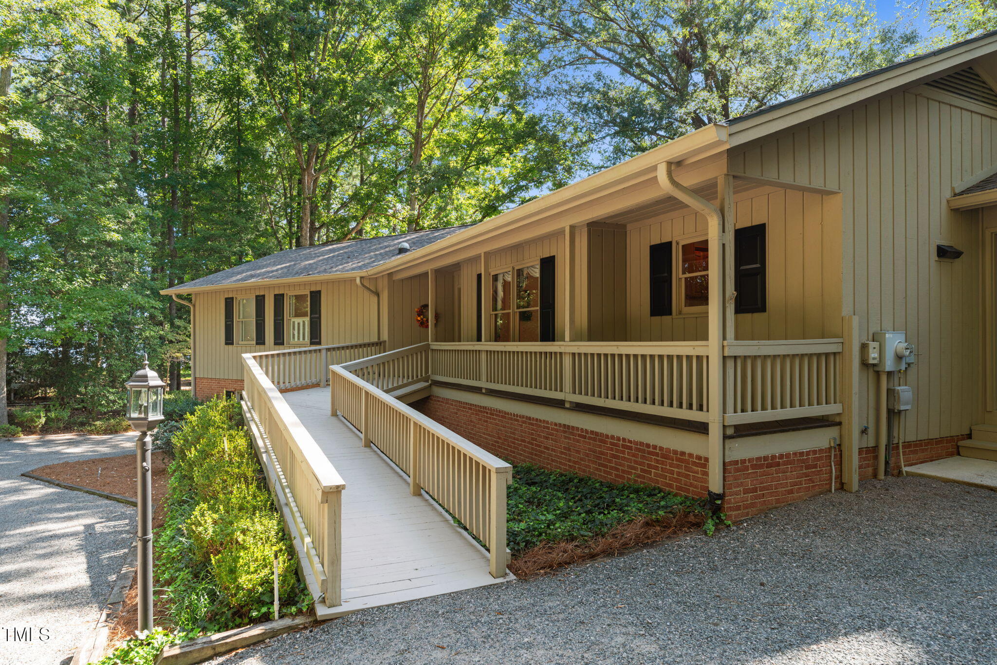 242 Lakeview Drive