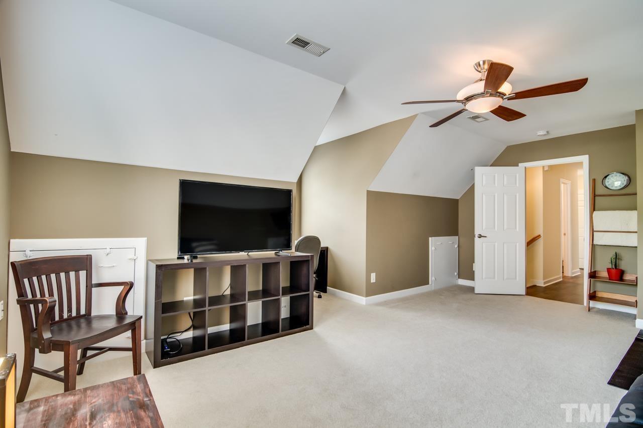 8 Silverwood Court