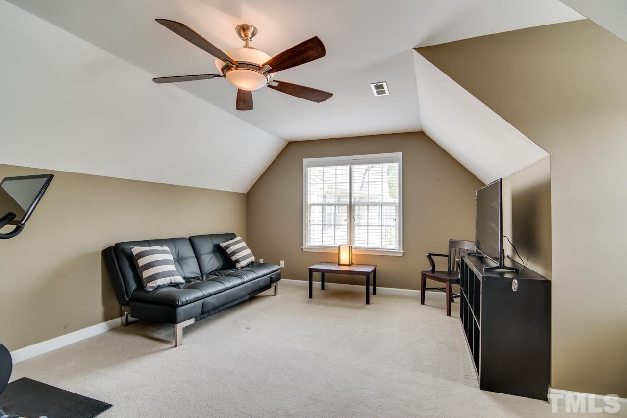 8 Silverwood Court