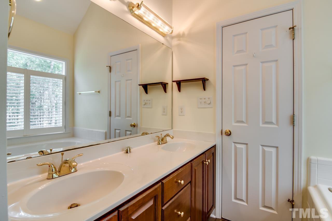 8 Silverwood Court