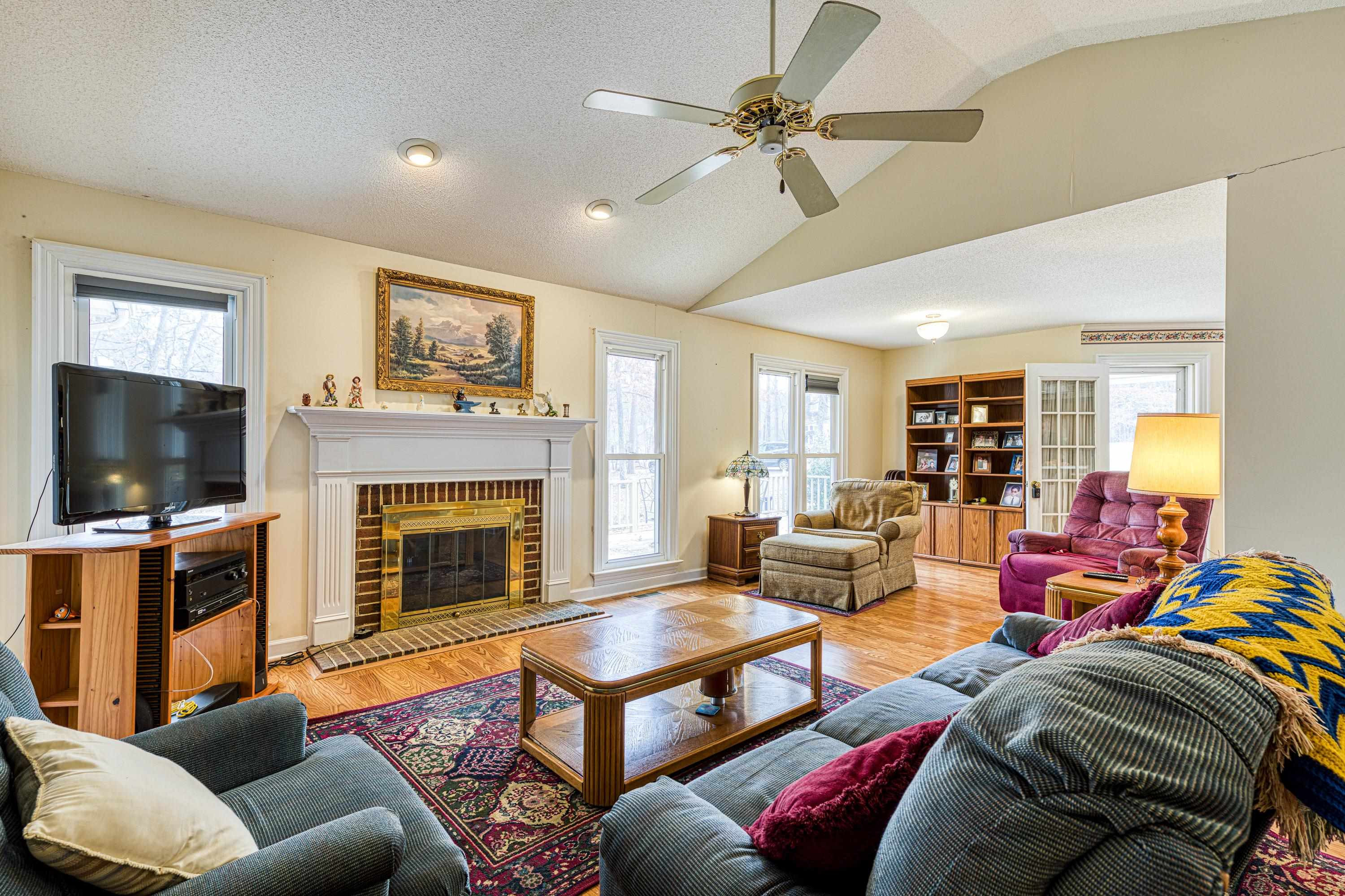 2101 Bridgeport Circle