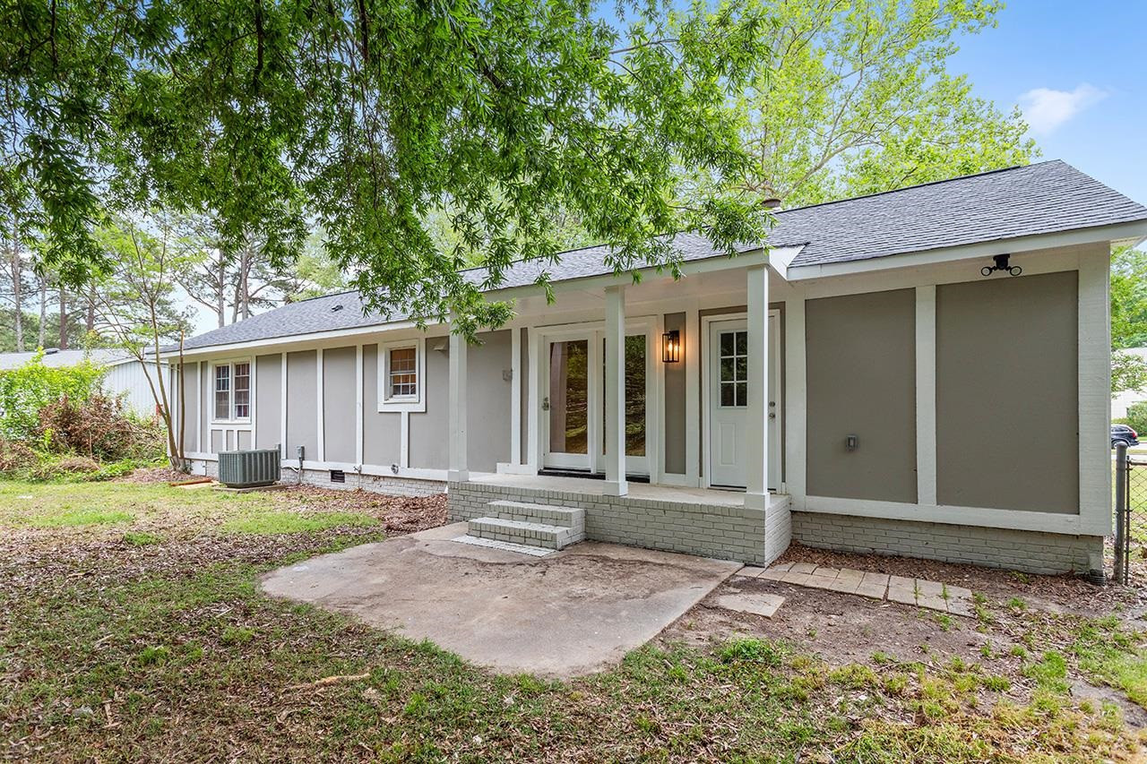 1406 Foxwood Drive