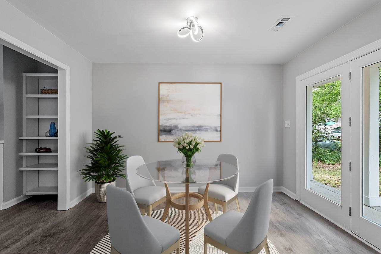 1406 Foxwood Drive