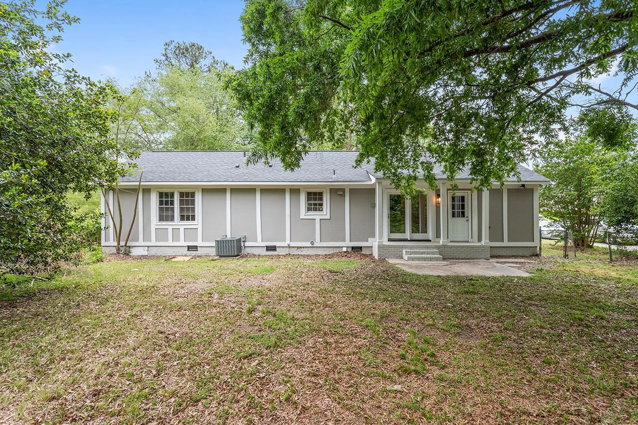 1406 Foxwood Drive