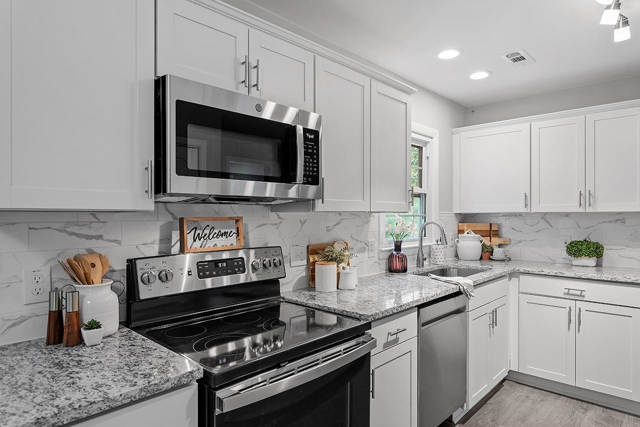 1406 Foxwood Drive