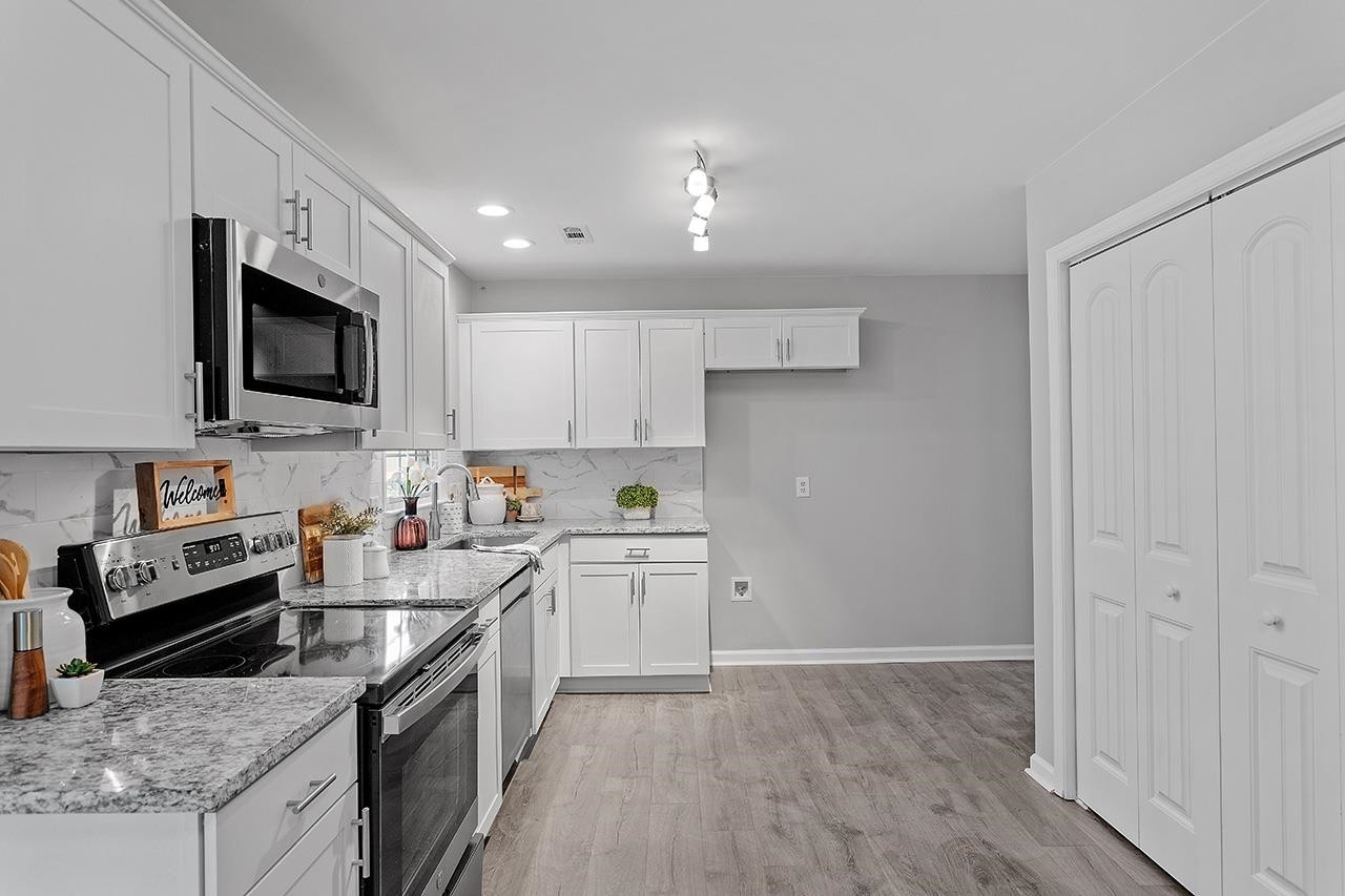 1406 Foxwood Drive