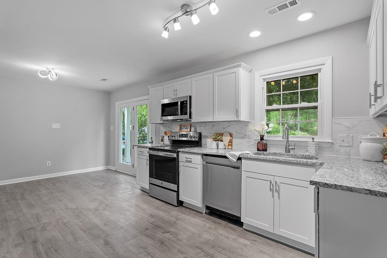 1406 Foxwood Drive