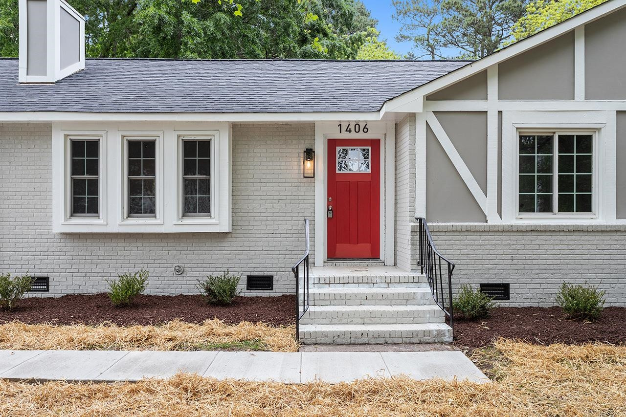 1406 Foxwood Drive