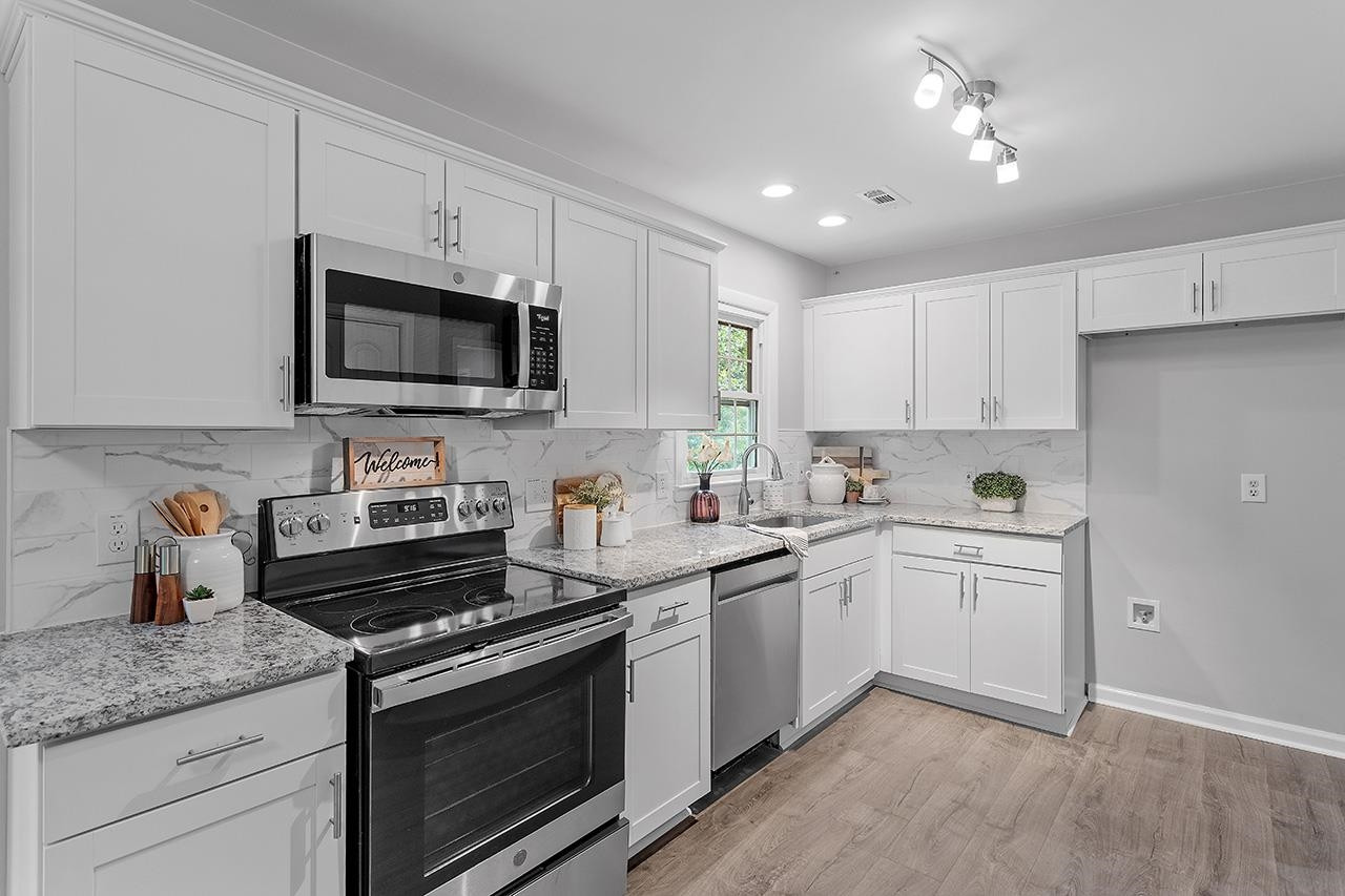 1406 Foxwood Drive