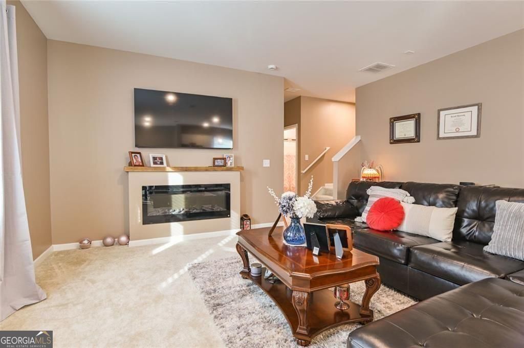 2093 Blackbird Circle