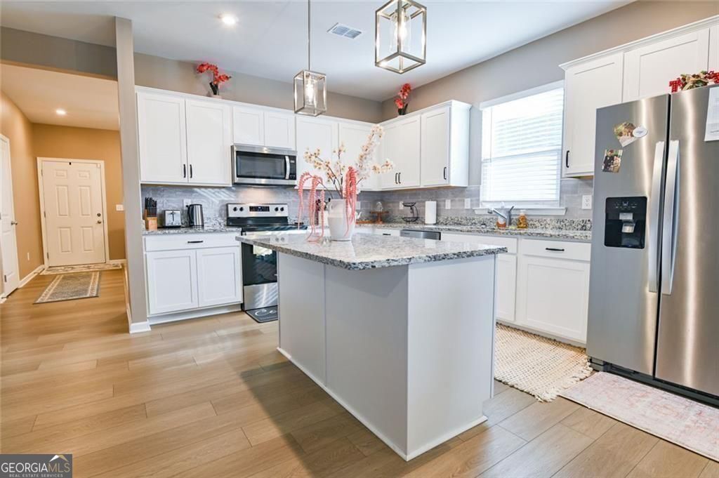 2093 Blackbird Circle