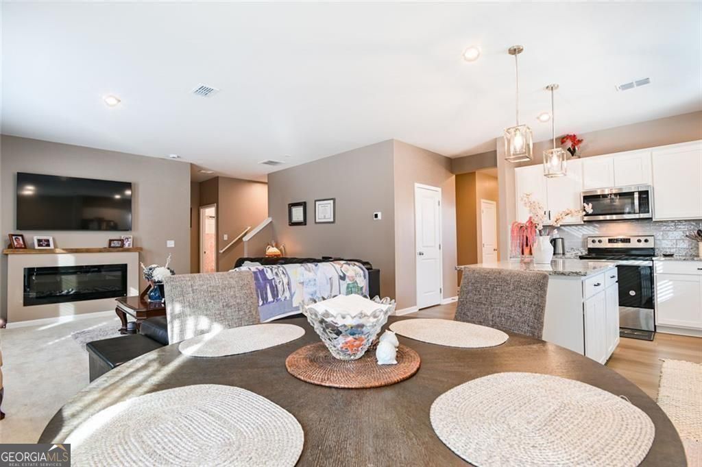 2093 Blackbird Circle