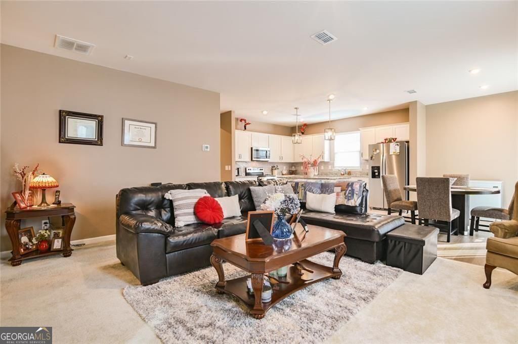 2093 Blackbird Circle