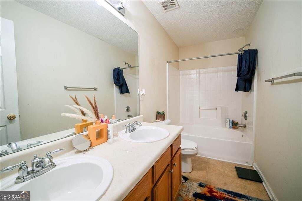 1476 April Lane