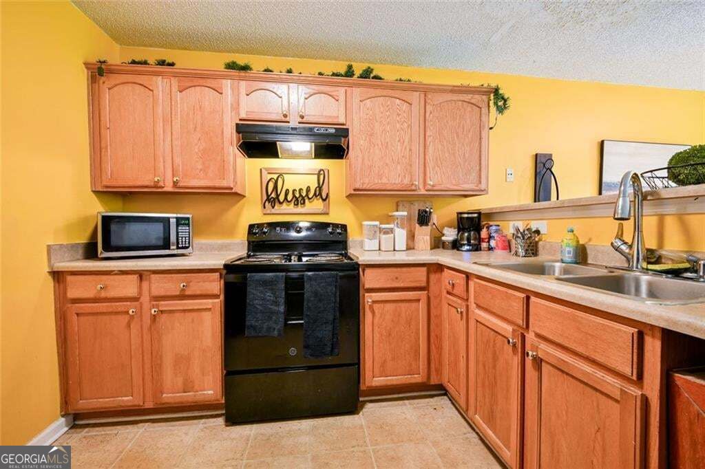 1476 April Lane