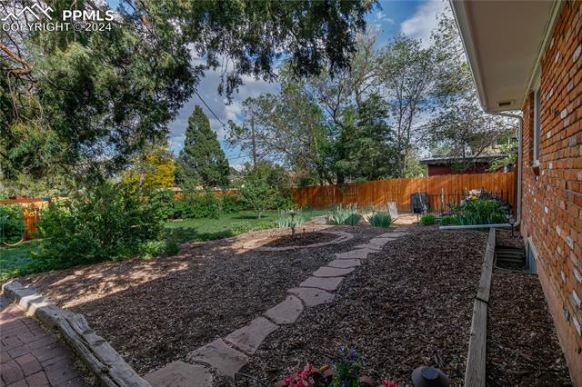815 Cresta Road