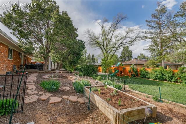 815 Cresta Road