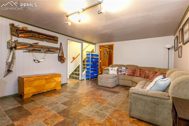 815 Cresta Road