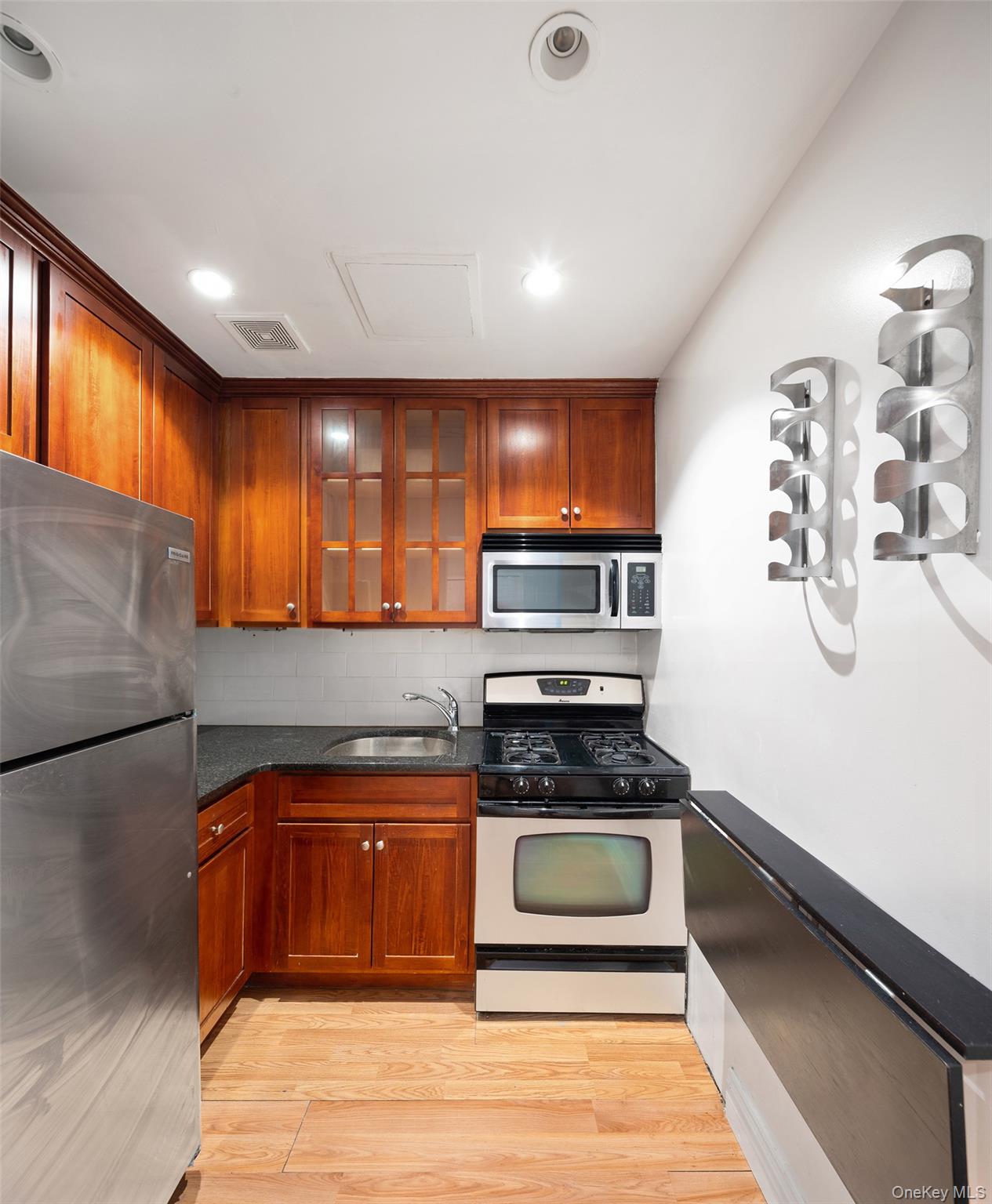 495 E 7th Street Unit: 1J