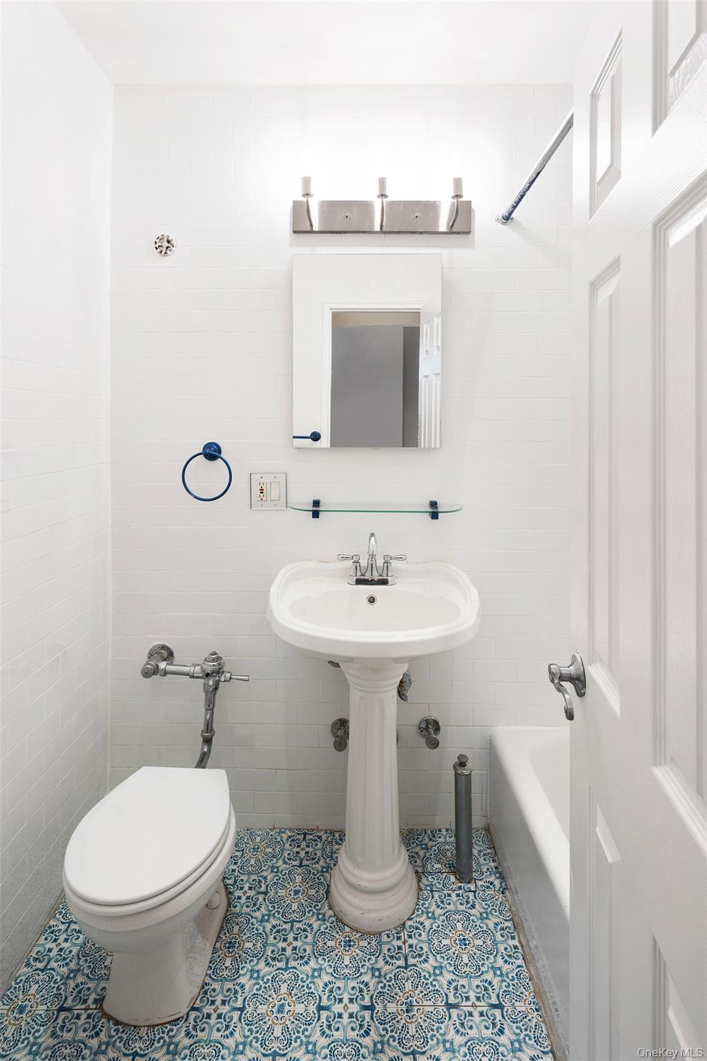 495 E 7th Street Unit: 1J