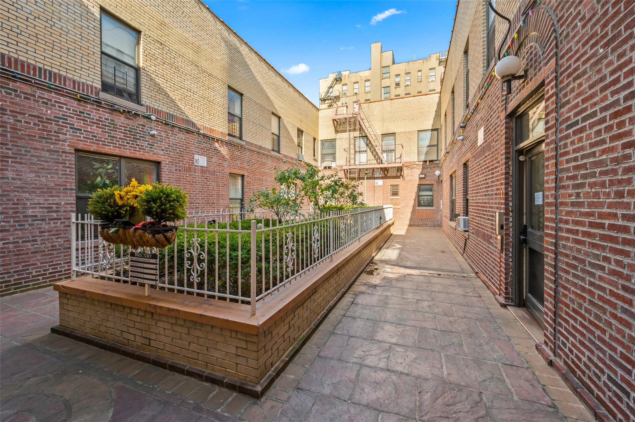 278 Nagle Avenue Unit: 2E