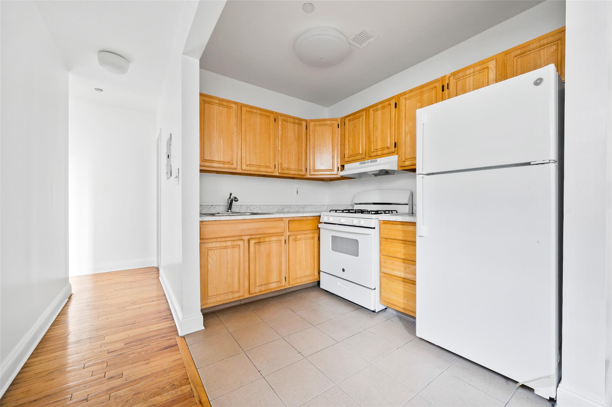 278 Nagle Avenue Unit: 2E
