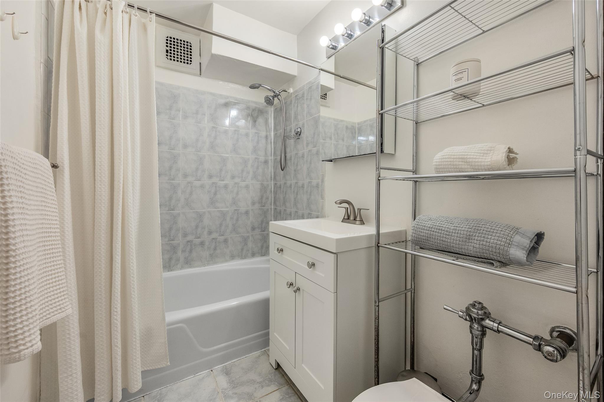 415 Argyle Road Unit: 4W