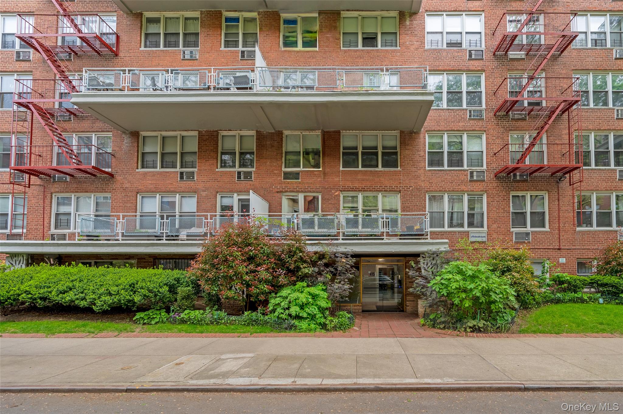 415 Argyle Road Unit: 4W