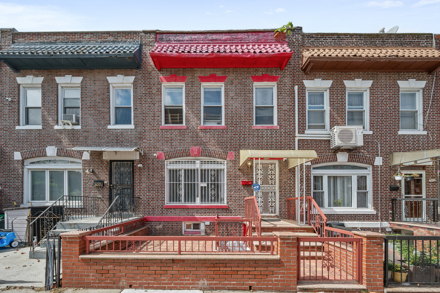 309 PARKVILLE Avenue