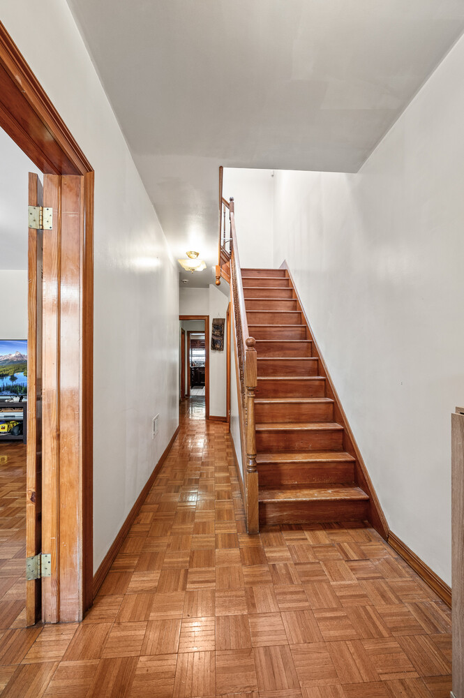 309 PARKVILLE Avenue