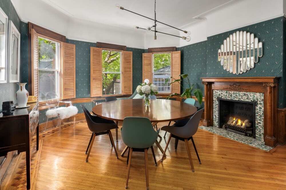 51 DEKOVEN Court