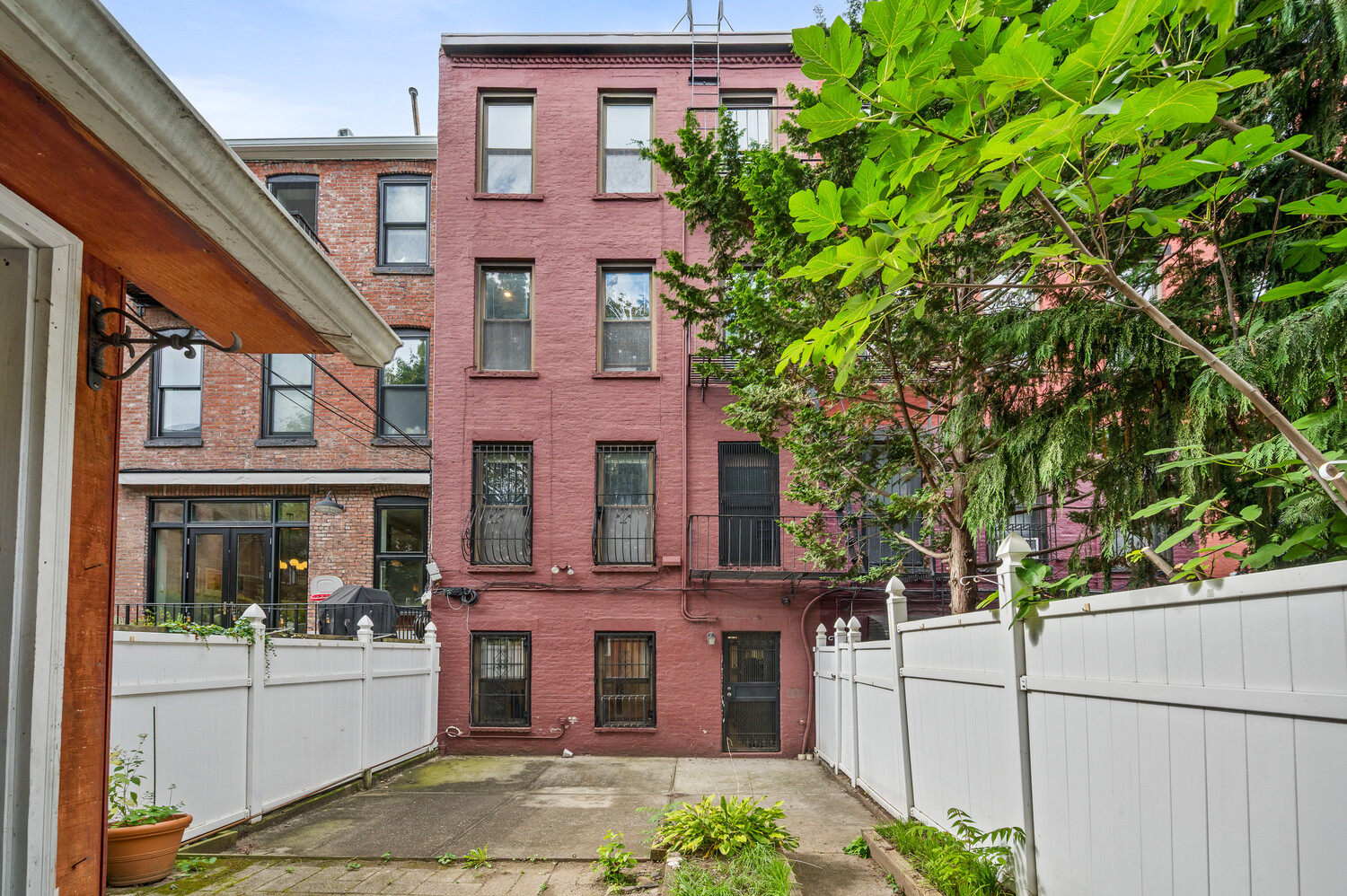 517 CLINTON Street