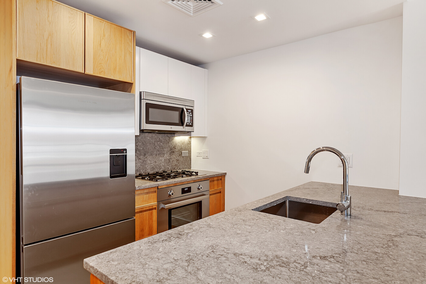 264 WEBSTER Avenue 408