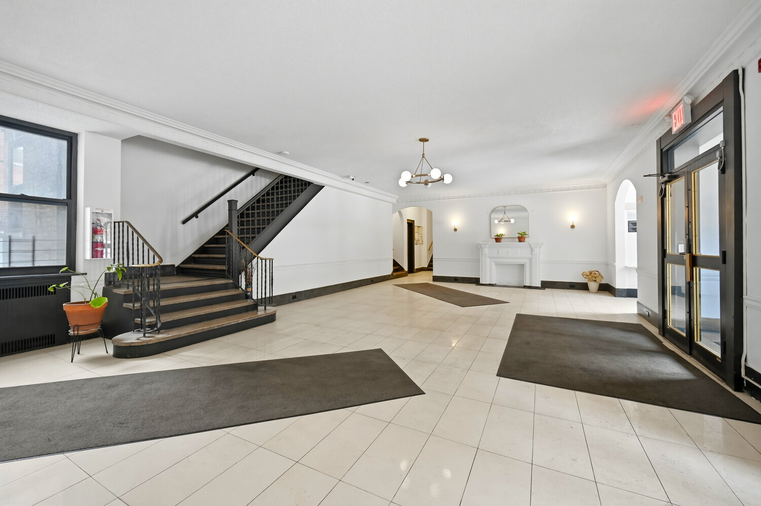 385 ARGYLE Road 2G