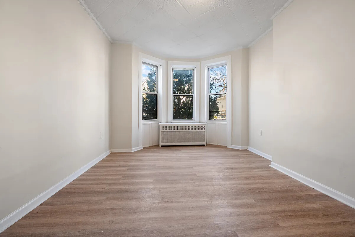 308 E 8TH Street 1