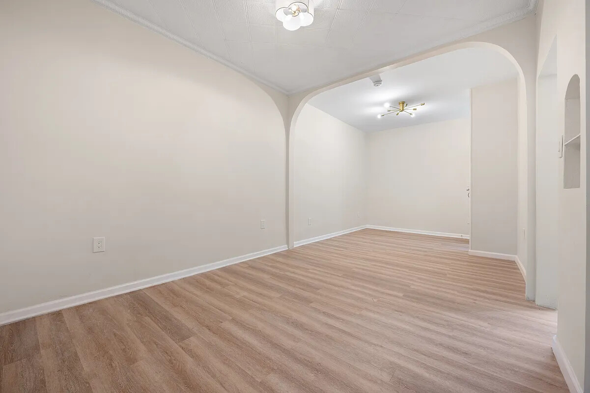 308 E 8TH Street 1
