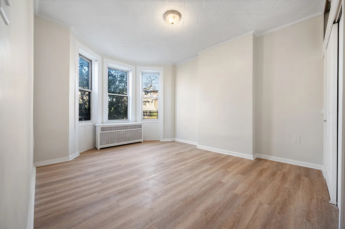 308 E 8TH Street 1