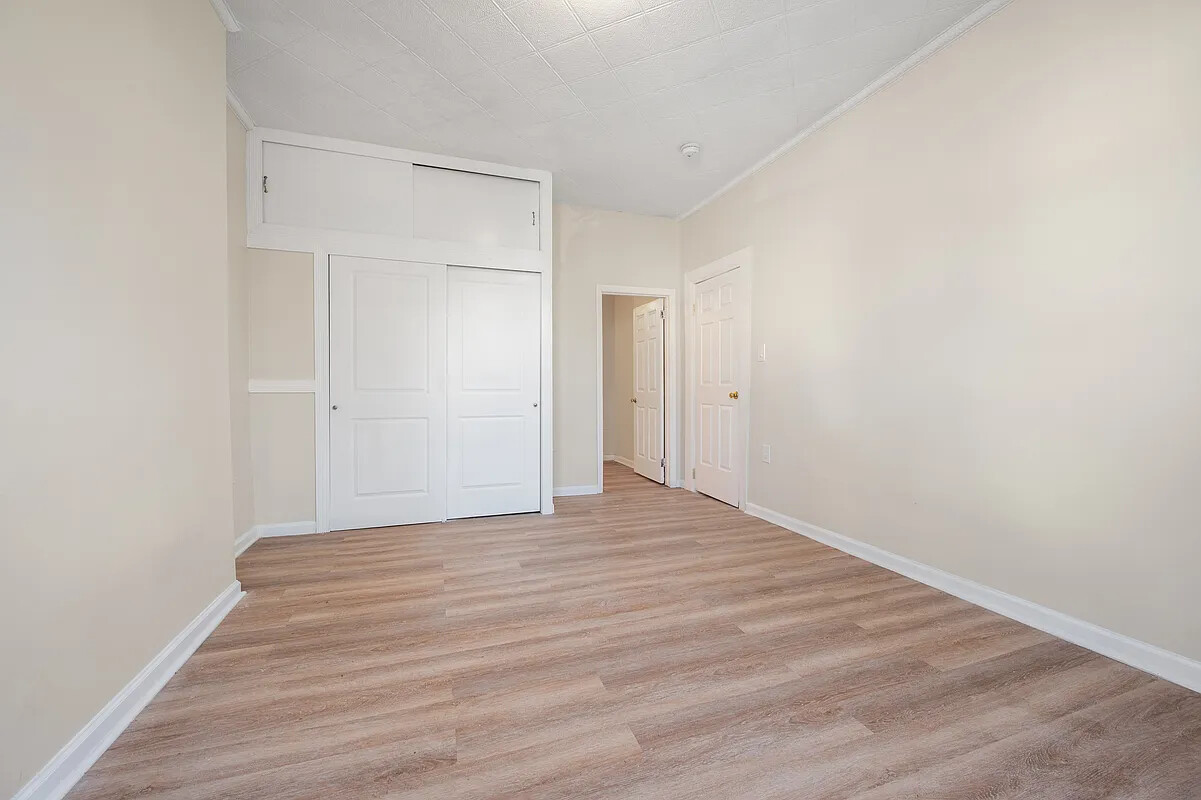 308 E 8TH Street 1