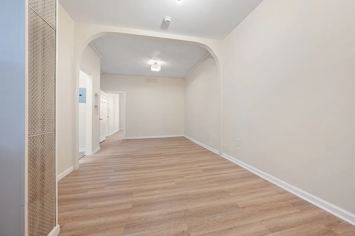 308 E 8TH Street 1