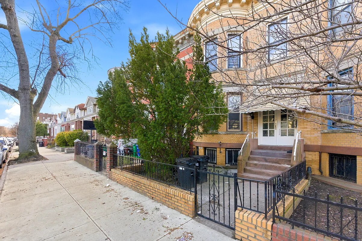 308 E 8TH Street 1
