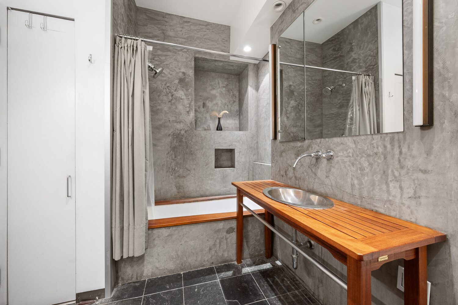 439 LAFAYETTE Street 3
