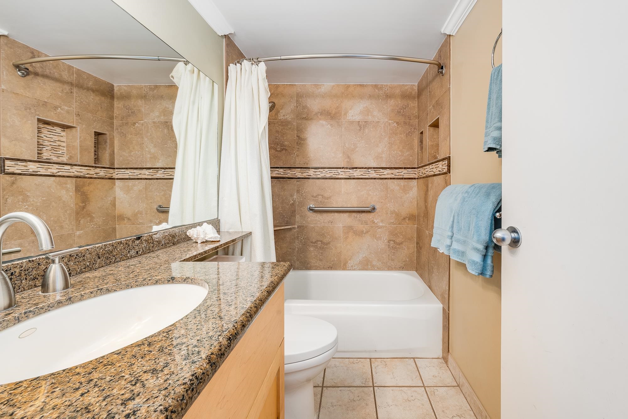 49 W LIPOA St Unit: 103